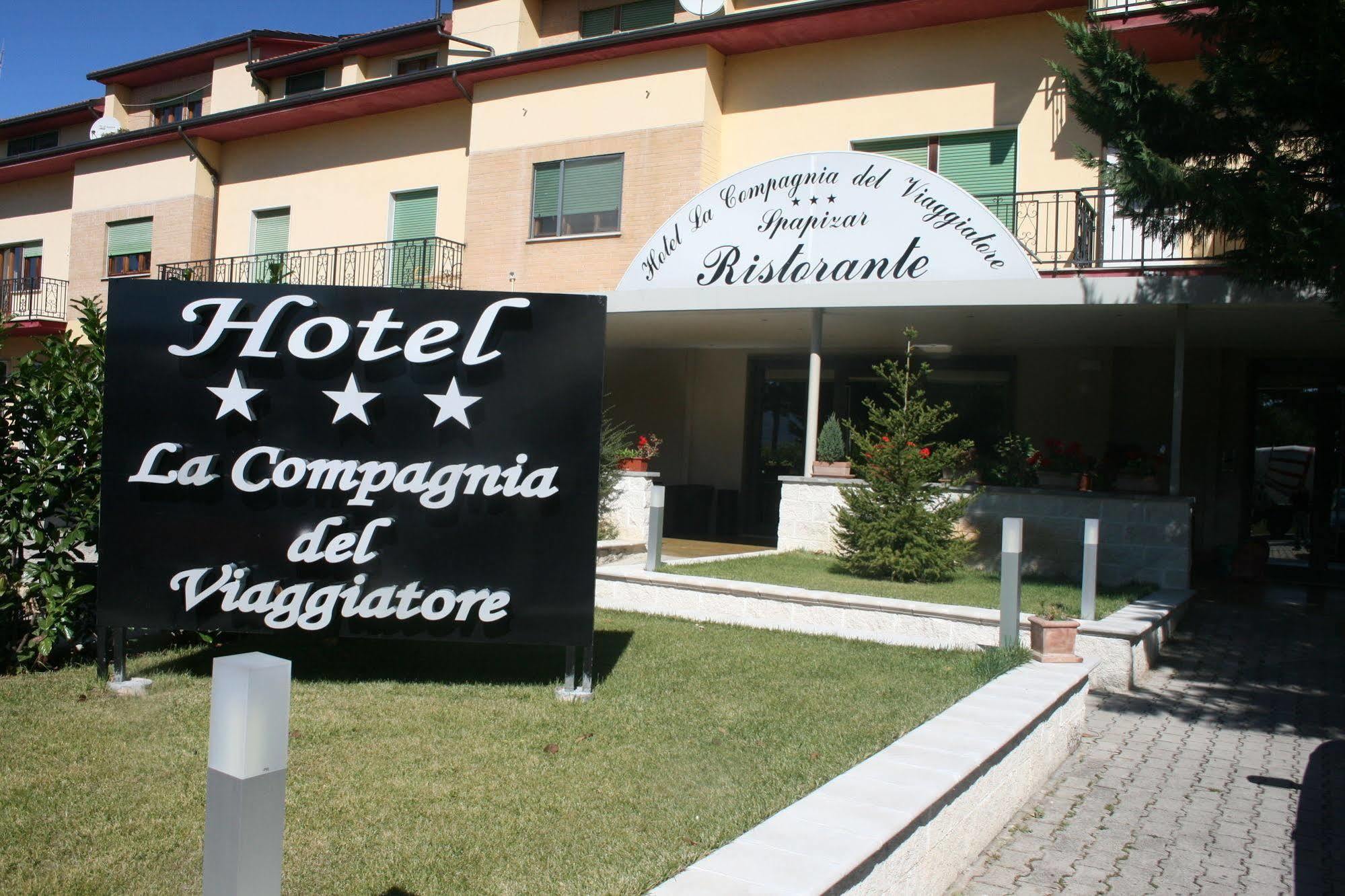Hotel La Compagnia Del Viaggiatore LʼAquila Exterior foto